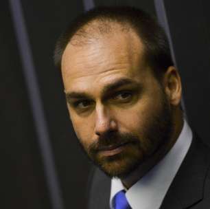 Eduardo Bolsonaro recebeu R$ 4,2 mil de auxílio-moradia da Câmara em março, mesmo já nos EUA