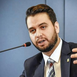Moraes e Filipe Martins devem ficar frente a frente no julgamento sobre a trama golpista