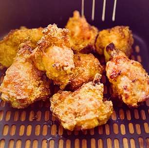 Frango à passarinho crocante, sequinho na airfryer: sem trigo