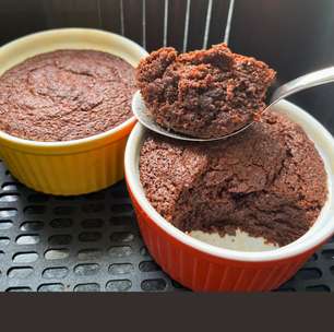 Brownie de caneca na airfryer: pequeno, prático e rápido