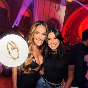Ana Castela ganha joia de R$ 48 mil em viagem luxuosa com amigos e se emociona