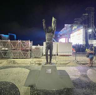 Quem é o ídolo brasileiro que tem estátua em frente ao palco em que Lady Gaga irá se apresentar em Copacabana