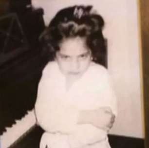 Essa menina emburrada nos anos 90 jamais pensou que se tornaria uma bilionária que já rodou o mundo e ganhou um Oscar. Reconhece?