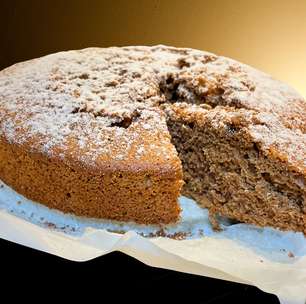 Bolo pão de mel no liquidificador: sem leite, fácil e fofinho