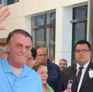 Bolsonaro recebe alta três semanas após passar por cirurgia no intestino