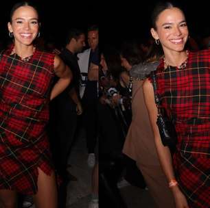 Bruna Marquezine opta por look de Alexander McQueen de 12 mil para ver show de Gaga