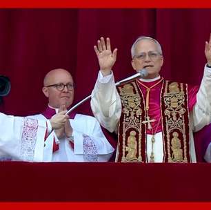 Papa Leão XIV concede primeira bênção aos fiéis após discurso no Vaticano