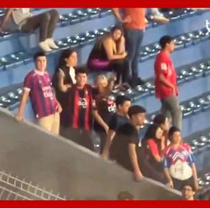 Torcedores do Cerro Porteño voltam a imitar macacos em direção à torcida do Palmeiras
