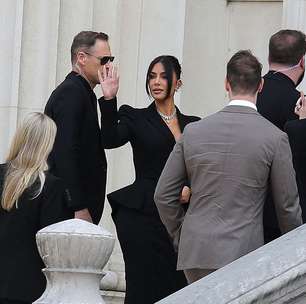 Kim Kardashian chora em depoimento sobre roubo de R$ 56 milhões em joias: 'Pensei que fosse morrer'