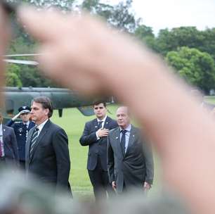 Bolsonaro admite ter discutido com militares formas de se manter no poder após perder eleição de 2022