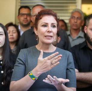 Defesa de Carla Zambelli pedirá prisão domiciliar por motivo de saúde: 'Não representa risco'