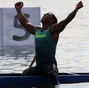 Isaquias Queiroz leva a medalha de ouro na Copa do Mundo de canoagem na Hungria