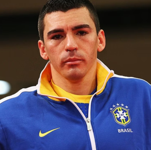 Ex-zagueiro da Seleção Brasileira, Lúcio sofre queimaduras em casa e é internado às pressas