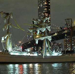 Navio do México bate na ponte do Brooklin em Nova York e deixa mortos; o que se sabe