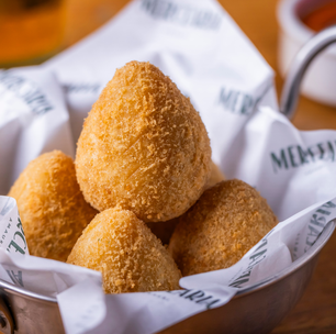 Dia da Coxinha: 16 lugares para provar diferentes versões do salgado