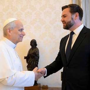 Vice-presidente dos EUA se encontra com o papa, que fez críticas a Trump no passado