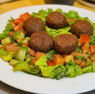 Falafel sem trigo assado: crocante por fora, úmido dentro