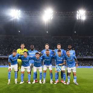 Napoli bate Cagliari com golaços e ergue 4º título italiano com um ponto a mais que a Inter