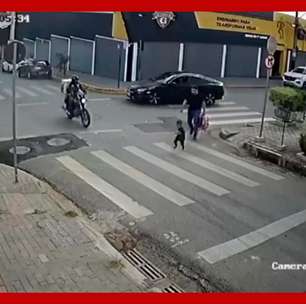 Motociclista entra na contramão e atropela criança em faixa de pedestre em Belo Horizonte