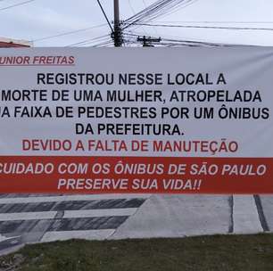 Motoboys retiram faixas de local de morte com mototáxi e instalam outra em SP