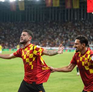 Cobiçado por gigantes da Europa, atacante brasileiro conquista os turcos, revela papo com Alex e sonha com Seleção