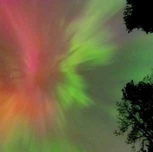 ageiro registra espetáculo de auroras boreais durante voo; veja imagem e onde