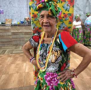 Aos 92 anos, dona Valquíria puxa o arrastão da maior festa junina da periferia de Salvador