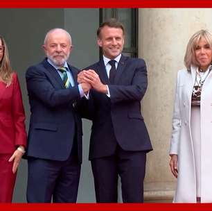 Lula e Janja são recebidos pelo presidente da França, Emmanuel Macron