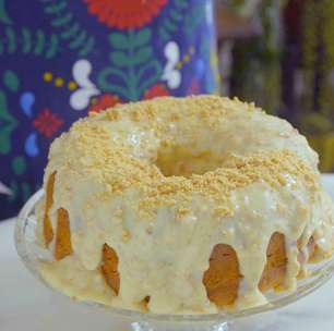 Bolo de Amendoim com Cobertura de Paçoca