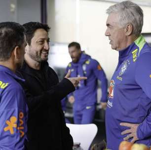 Ancelotti recebe visita de Arthur Elias no CT Joaquim Grava