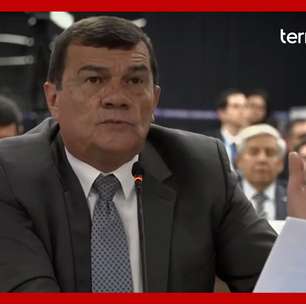 Paulo Sérgio reclama com advogado e arranca risos da plateia: 'Você não combinou comigo'