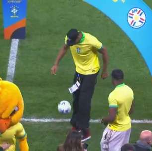 Astro da NBA, Giannis Antetokounmpo marca presença no jogo do Brasil e faz embaixadinhas