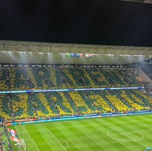 Ancelotti é homenageado com mosaico antes de primeiro jogo no Brasil