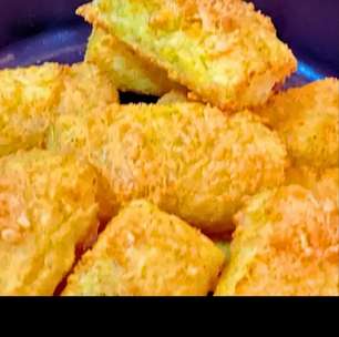 Mandioca cozida assada 2 ingredientes: crocante e cremosa