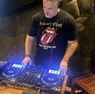 Ex-presidente da Colômbia troca política por música e vira DJ
