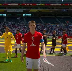 Capitão do Urawa Reds que deixou jogadores do River Plate no vácuo pede desculpa: 'Estava confuso'