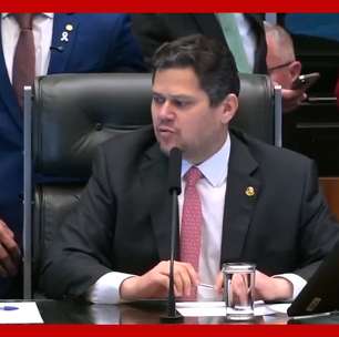 Alcolumbre lê requerimento que cria CPMI sobre fraudes no INSS