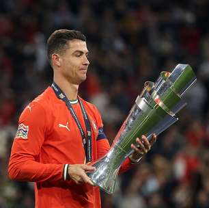 Cristiano Ronaldo se torna o primeiro jogador de futebol bilionário, diz site