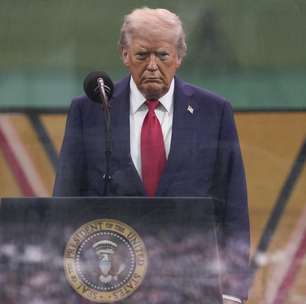 Contrariando Pentágono, Trump sugere 'mudança de regime' iraniano para tornar o 'Irã grande novamente'