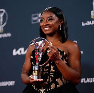 Biles desativa rede social após discussão com ex-nadadora sobre atletas trans