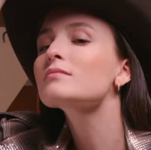 Festa Junina: Larissa Manoela mistura xadrez e country