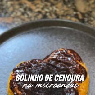 Bolinho de cenoura no micro-ondas