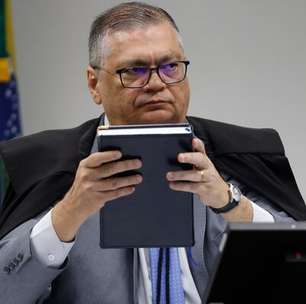 Dino classifica como 'sequestro da economia' tarifas de Trump em apoio a Bolsonaro e cita tentativa de coação