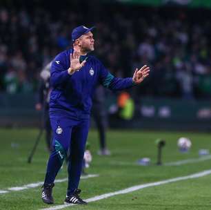 Mozart ressalta entrega do Coritiba em nova vitória e destaca: "pés fincados no chão"
