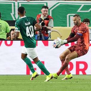 Weverton é atacado no Instagram e apaga post após eliminação no Mundial