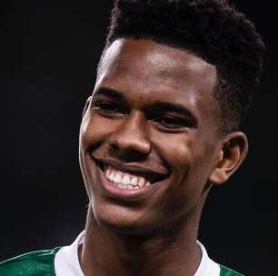 Estêvão conversa com técnico do Chelsea pela 1ª vez: 'Jogador fantástico'