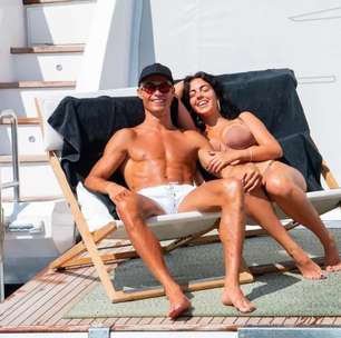 Cristiano Ronaldo 'ignora' críticas e curte dia ensolarado com Georgina