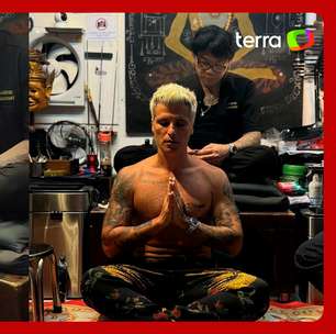 Bruno Gagliasso faz tatuagem com mestre espiritual durante viagem à Tailândia: 'Experiência sagrada'