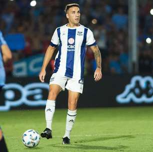 Mais um! Lateral argentino já está em Curitiba para assinar com o Athletico: "Pronto para jogar"