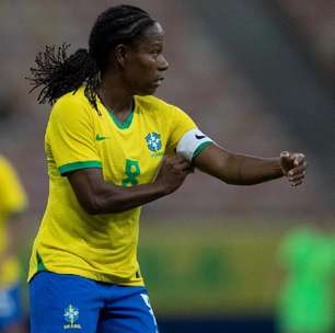 Formiga critica falta de estrutura no futebol feminino e elogia evolução sob Arthur Elias